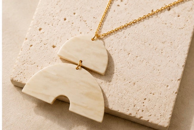 Héritage Arc Necklace